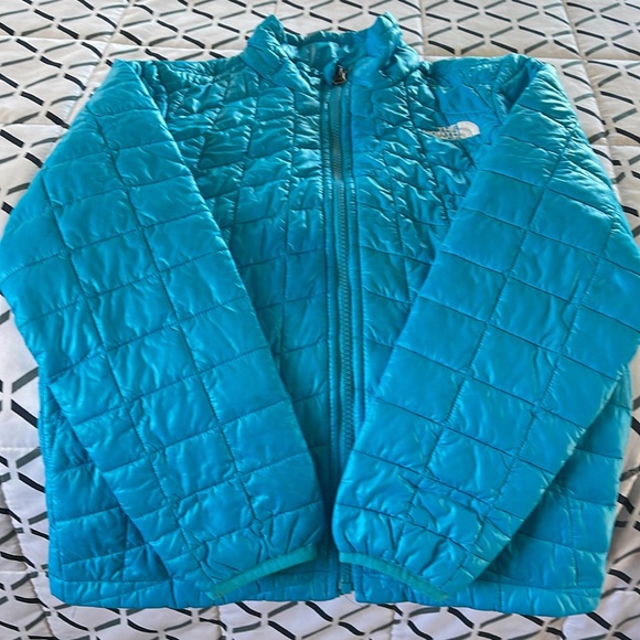 Girls The North Face jacket teal in color - Picture 8 of 8